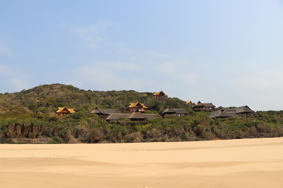 Resort visto da Praia de Milibangalala